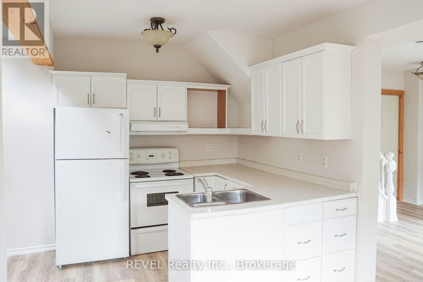 387 Glendale Avenue, St. Catharines, ON, L2T 1C3 - 8