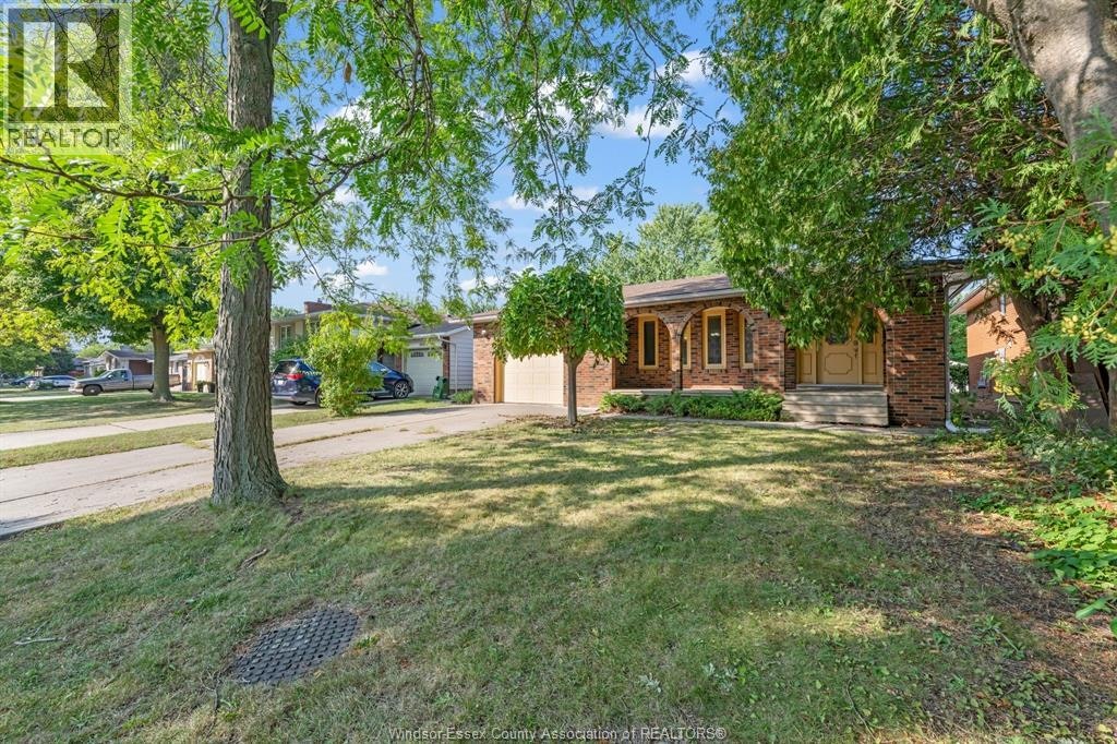 3003 Regis Avenue, Windsor, ON, N8R 1T7