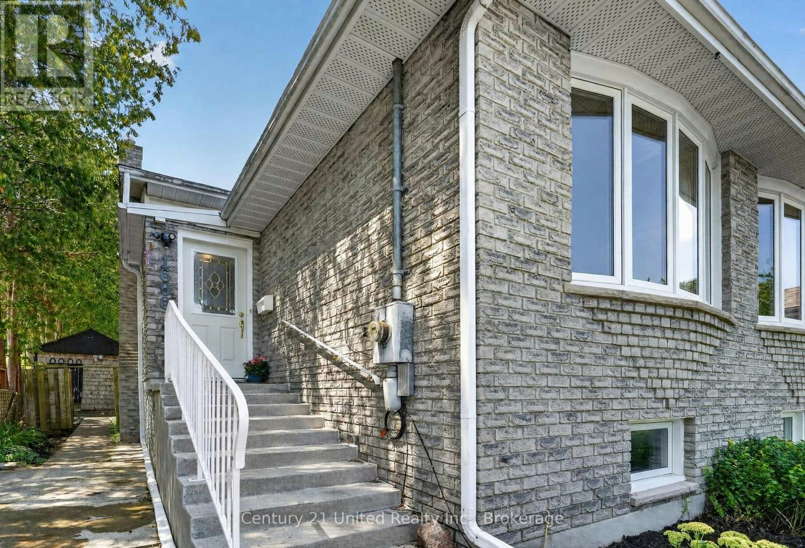 1696 Applewood Crescent, Peterborough, ON, K9K 1N4 - 2
