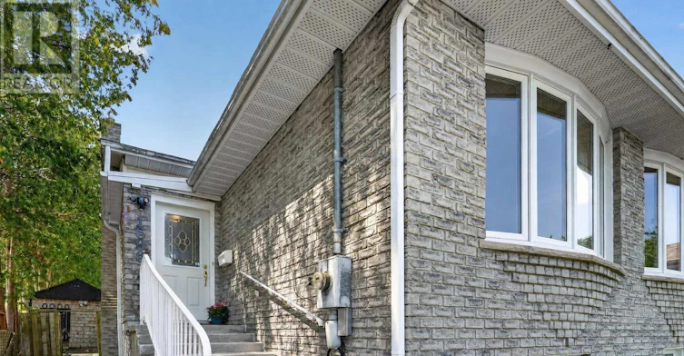 1696 Applewood Crescent, Peterborough, ON, K9K 1N4 - 2