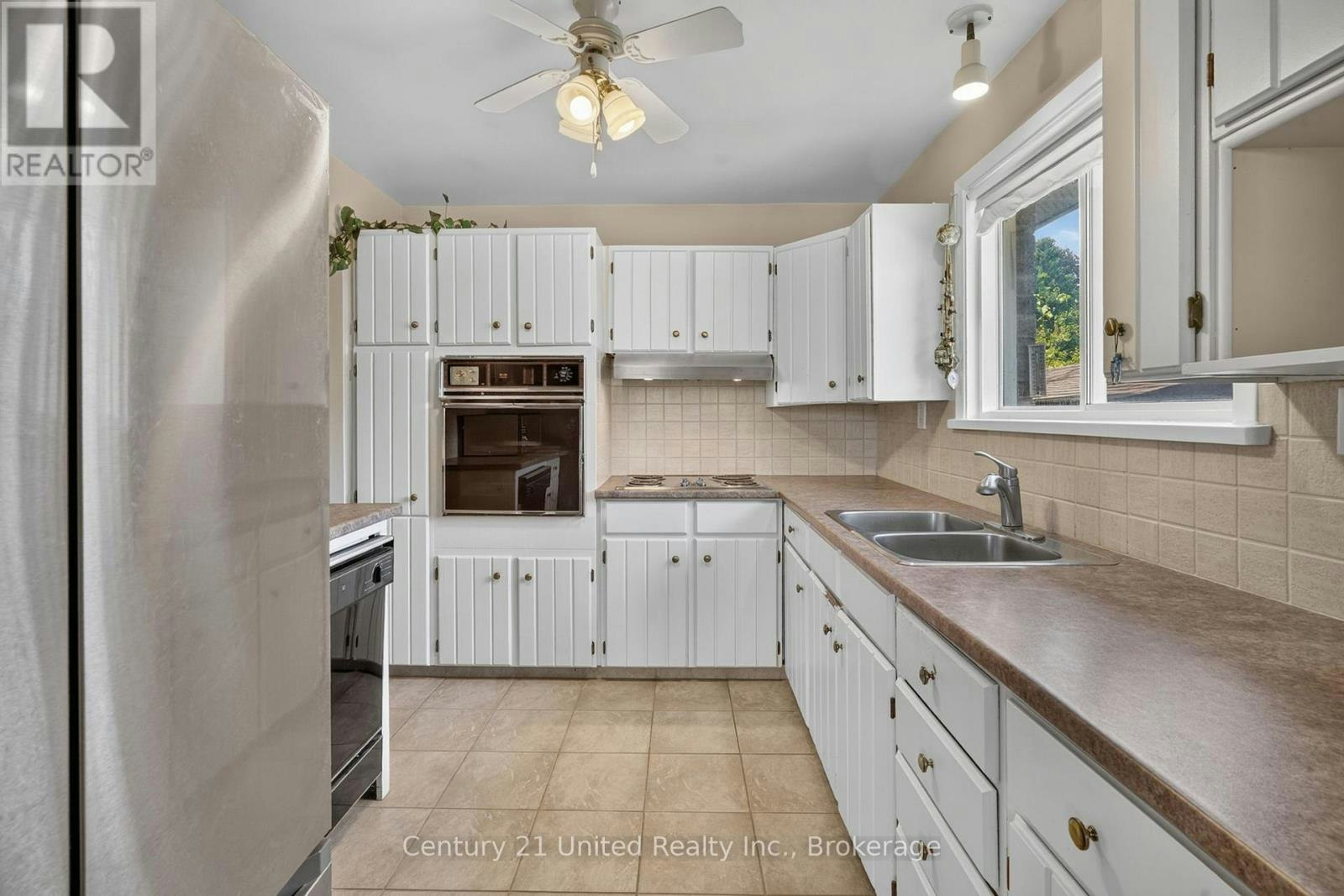1696 Applewood Crescent, Peterborough, ON, K9K 1N4 - 9