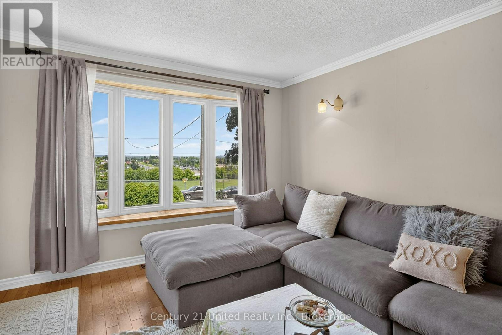 1696 Applewood Crescent, Peterborough, ON, K9K 1N4 - 6