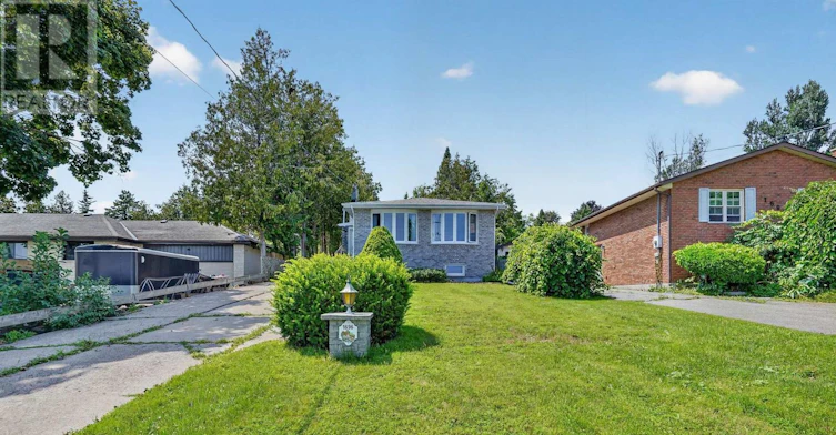 1696 Applewood Crescent, Peterborough, ON, K9K 1N4