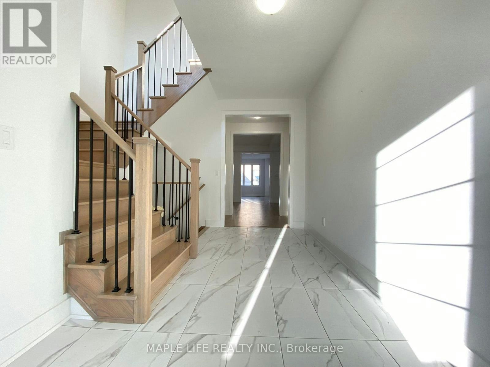 29 Marlene Johnston Drive, East Gwillimbury, ON, L9N 0W7 - 2