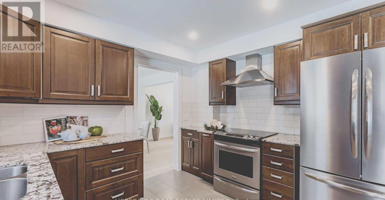 1055 Easthill Court, Newmarket, ON, L3Y 5V4 - 2