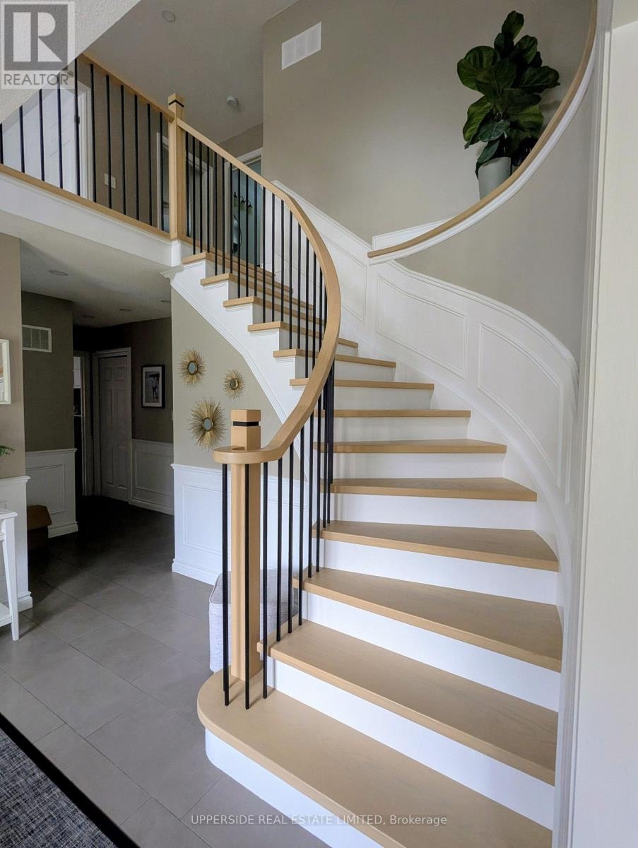 1055 Easthill Court, Newmarket, ON, L3Y 5V4 - 3