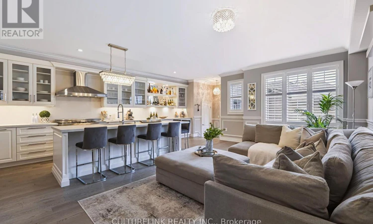 89 Sharonview Crescent