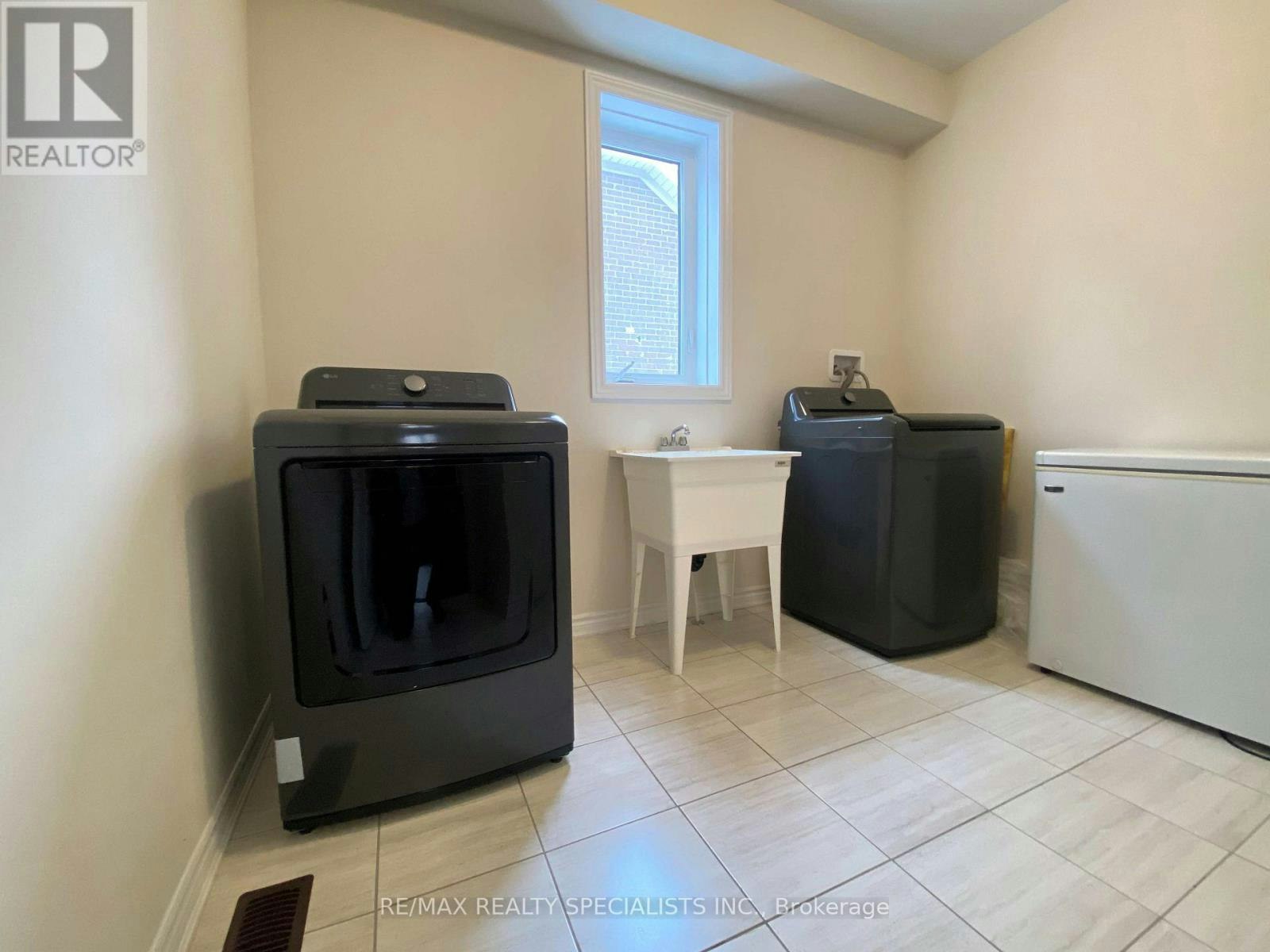 17 Oriole Crescent, Port Colborne, ON, L3K 6E2 - 4