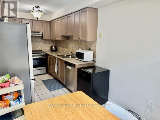 300 Flagstone Way, Newmarket, ON, L3X 2R8 - 7
