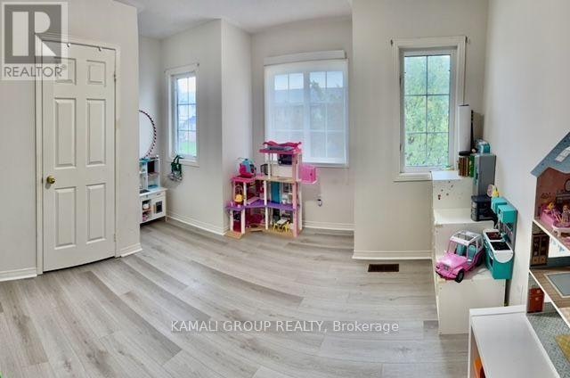 300 Flagstone Way, Newmarket, ON, L3X 2R8 - 12