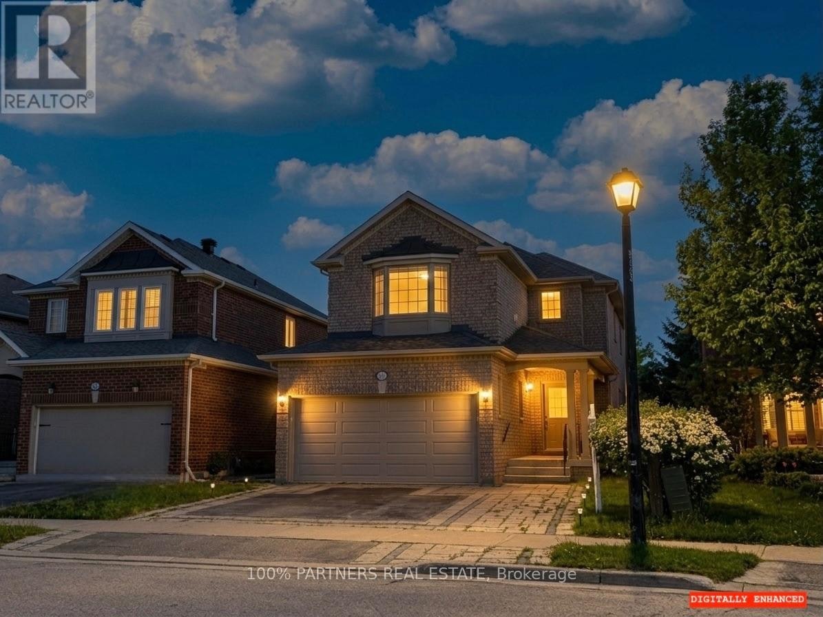 62 Macedonia Court, Newmarket, ON, L3X 2W8
