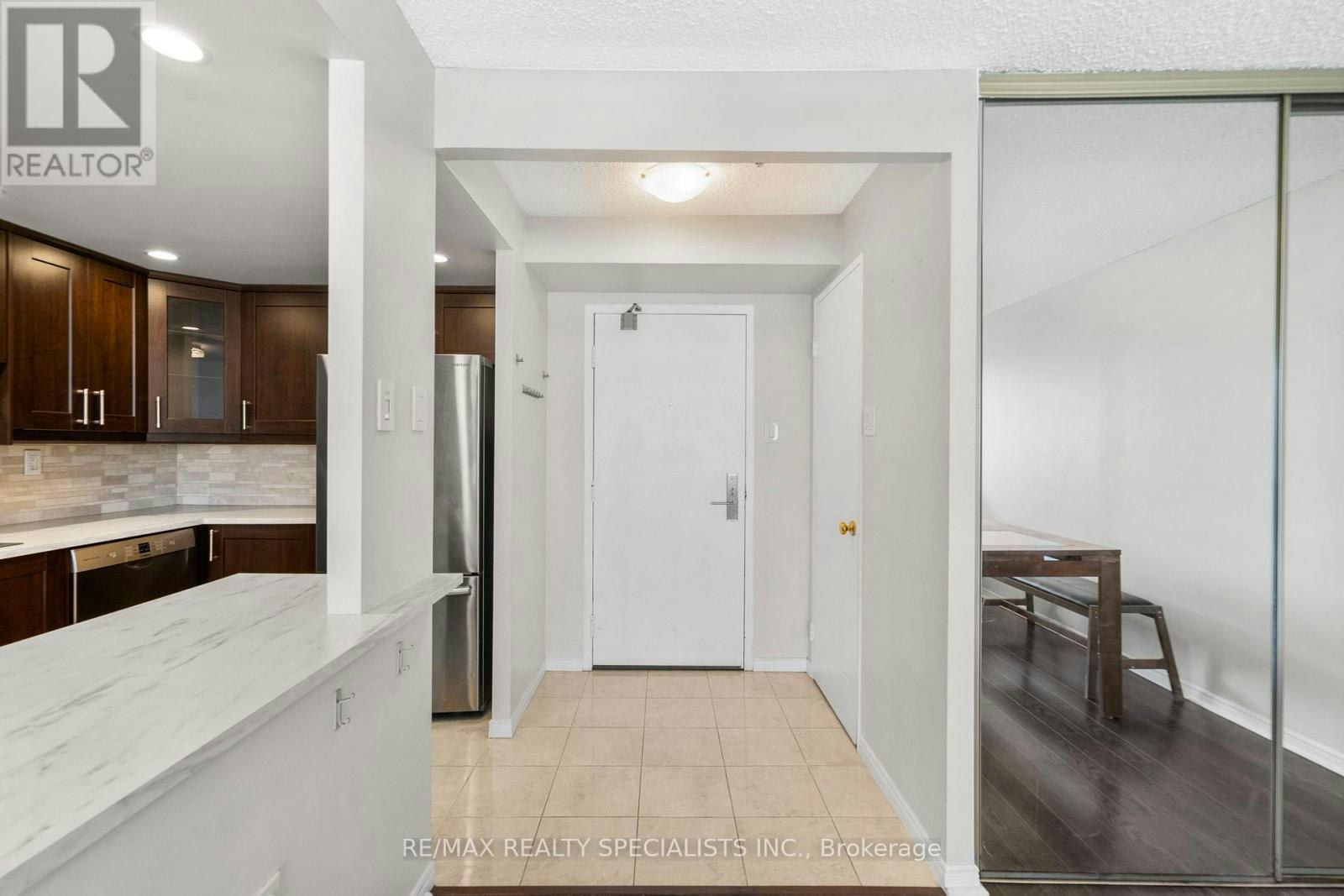 1409-25 Fairview Road W, Mississauga, ON, L5B 3Y8 - 2