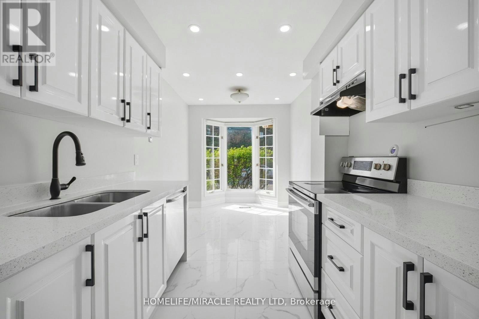 18-35 Ceremonial Drive, Mississauga, ON, L5R 3G6 - 9