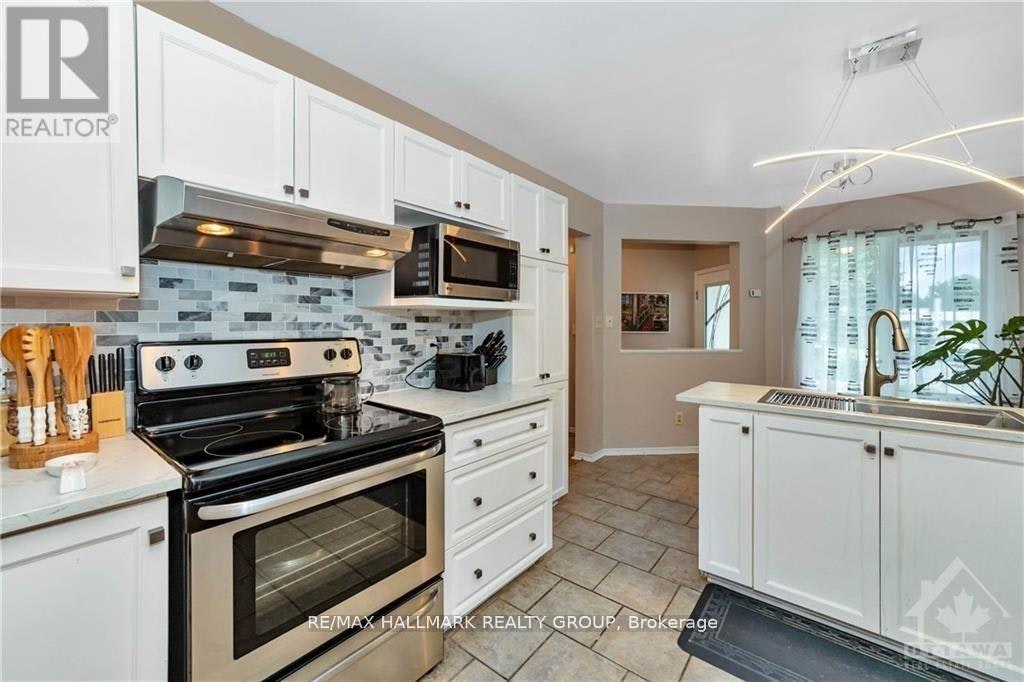 17 Ravenscroft Court, Ottawa, ON, K2S 1R3 - 3