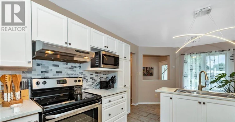 17 Ravenscroft Court, Ottawa, ON, K2S 1R3 - 3