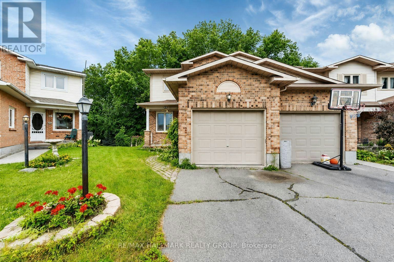17 Ravenscroft Court, Ottawa, ON, K2S 1R3 - 2