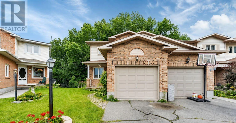 17 Ravenscroft Court, Ottawa, ON, K2S 1R3 - 2
