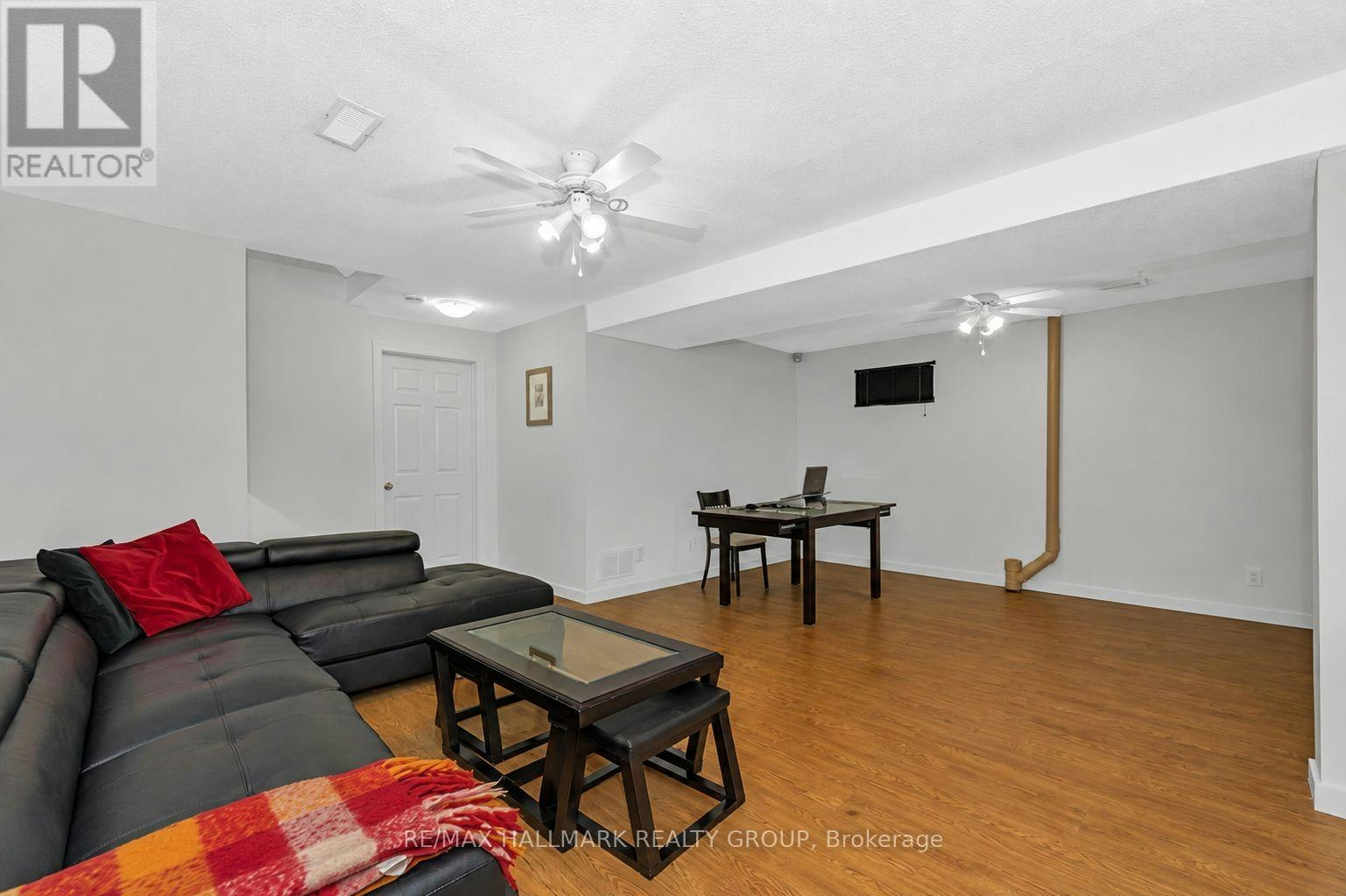 17 Ravenscroft Court, Ottawa, ON, K2S 1R3 - 8