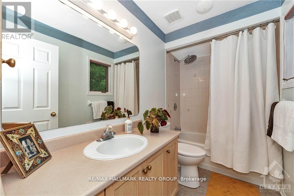 17 Ravenscroft Court, Ottawa, ON, K2S 1R3 - 24