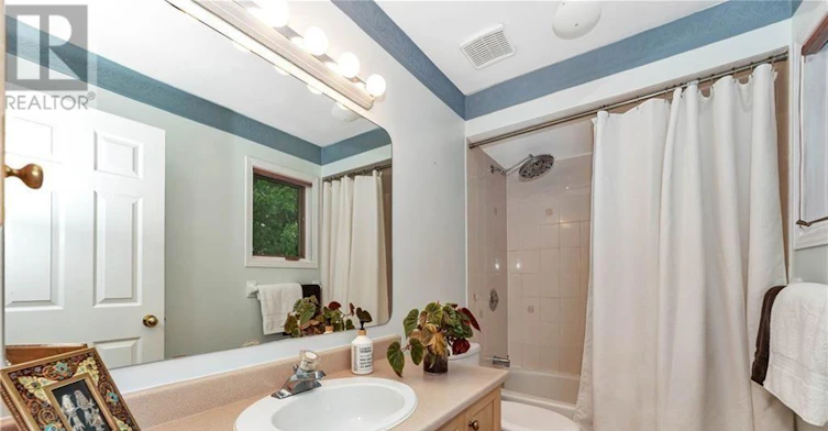 17 Ravenscroft Court, Ottawa, ON, K2S 1R3 - 24