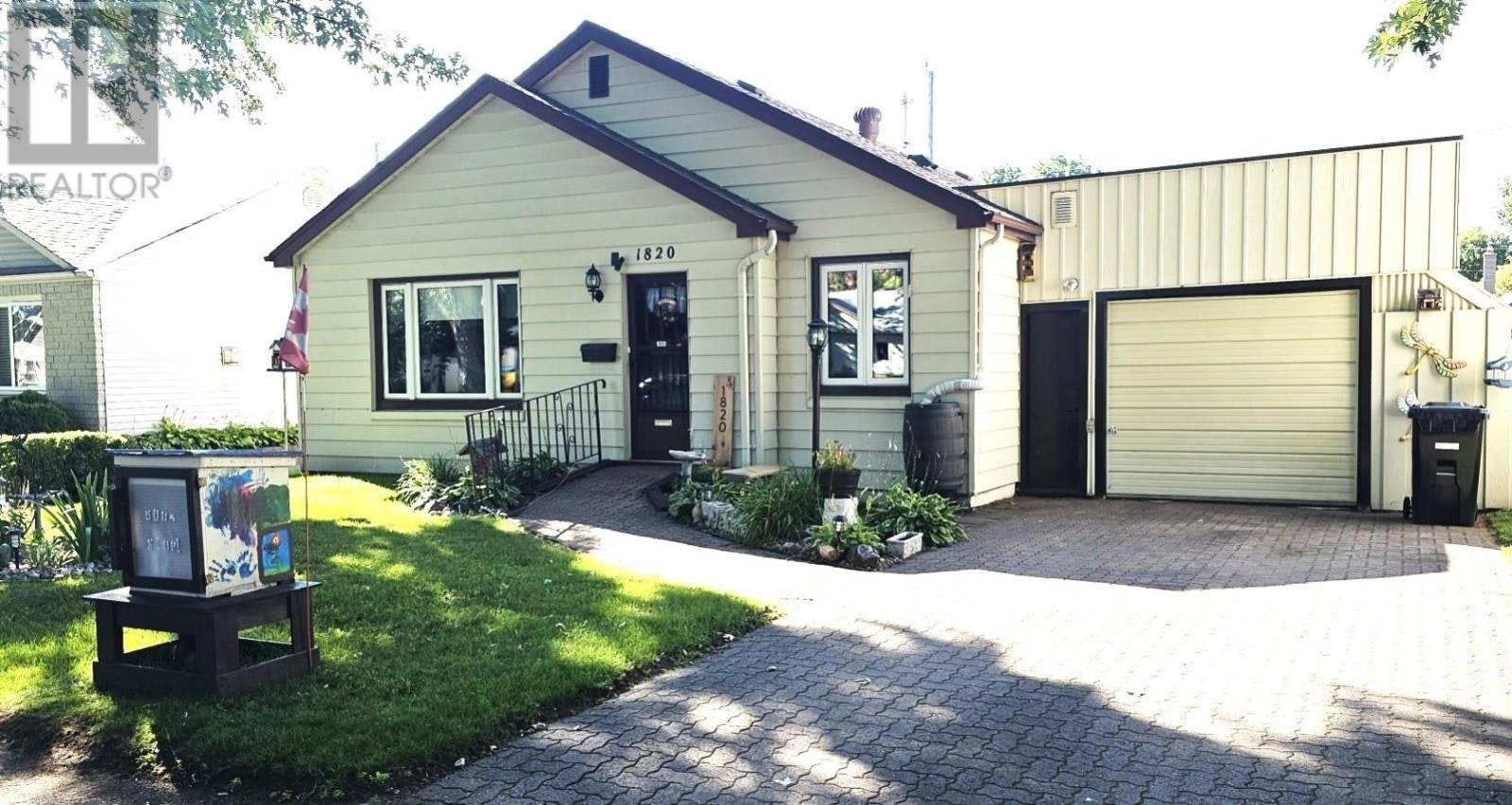 1820 Hamilton Avenue, Thunder Bay, ON, P7E 4Y1