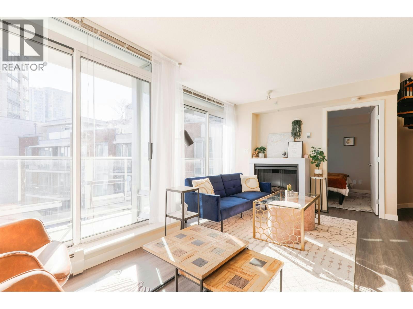 711-618 Abbott Street, Vancouver, BC, V6B 0B9