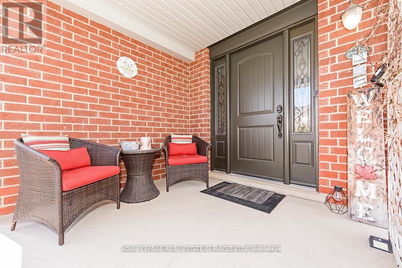 635 Commonwealth Crescent, Kitchener, ON, N2E 4J9 - 2