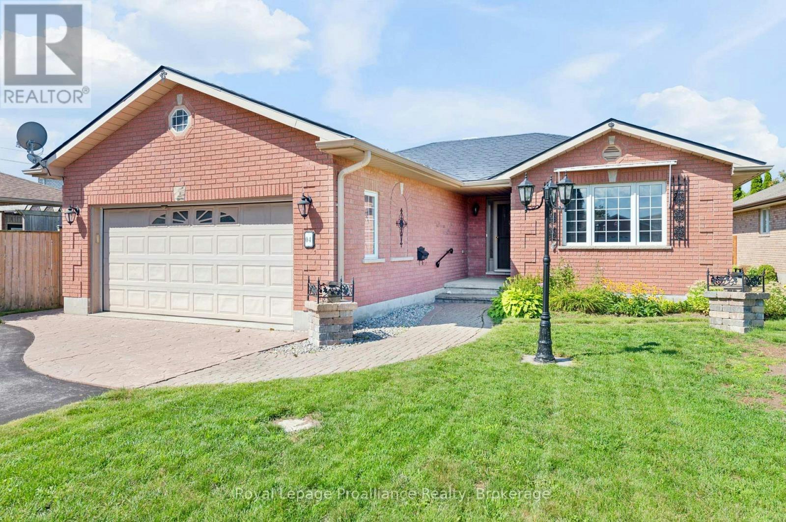 4 Wilmot Court, Belleville, ON, K8P 5H1