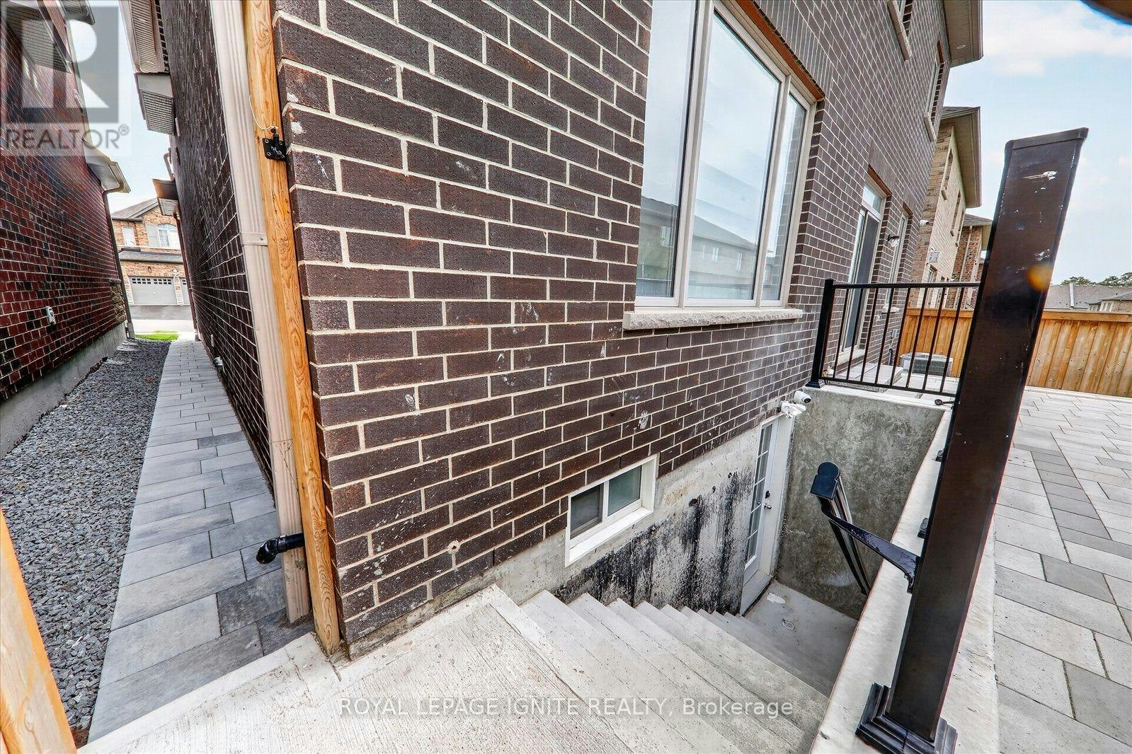 2404 Florentine Place, Pickering, ON, L1X 0H2 - 2
