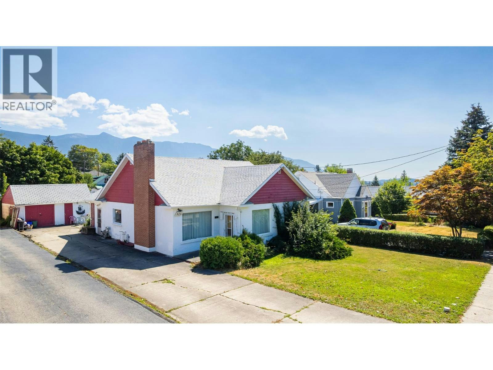 326 N 10th Avenue, Creston, BC, V0B 1G0