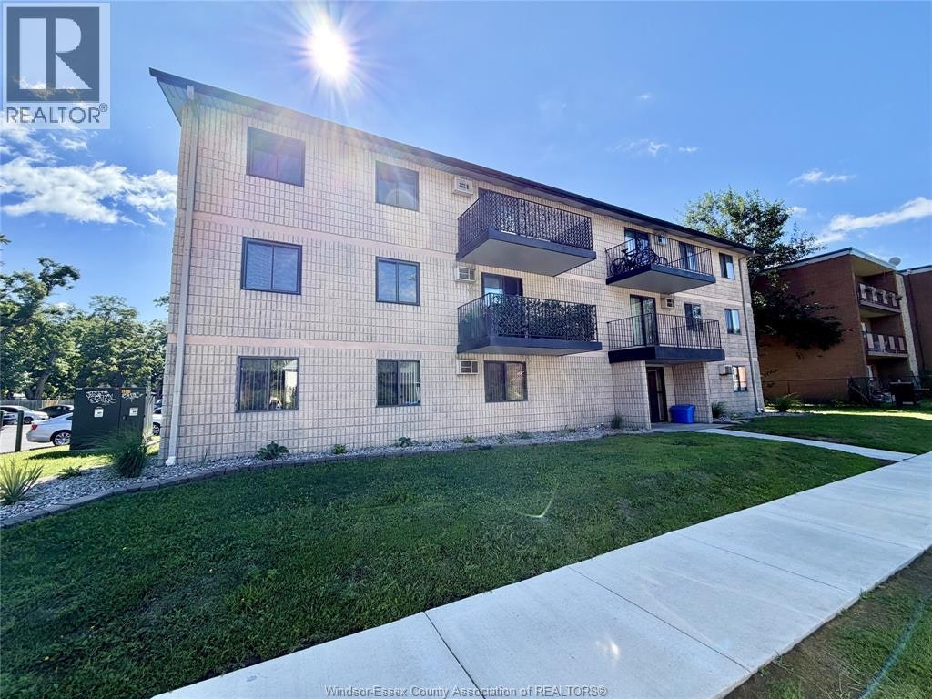 102-3355 Sandwich, Windsor, ON, N9C 1B2