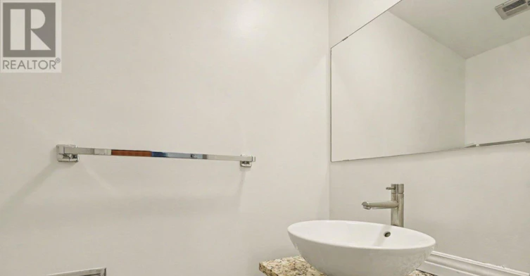 14-290 Cathcart Street, Ottawa, ON, K1N 5C4 - 2