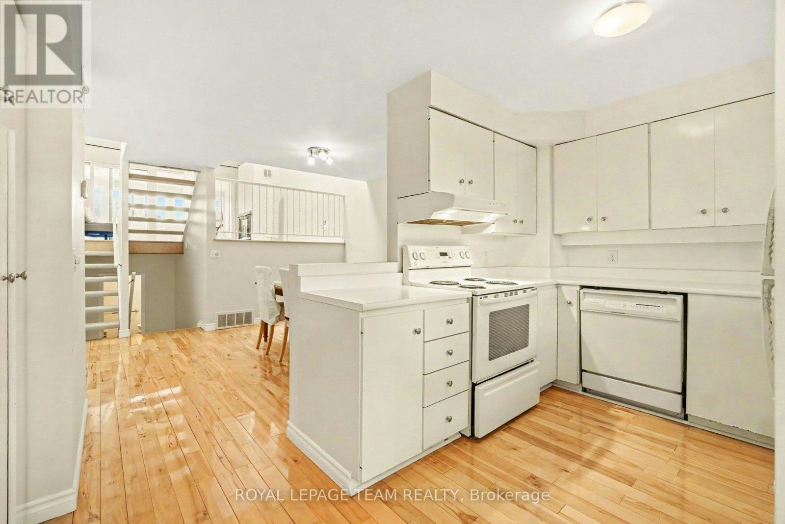 14-290 Cathcart Street, Ottawa, ON, K1N 5C4 - 5