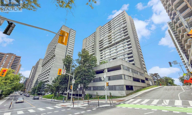 904-530 Laurier Avenue W