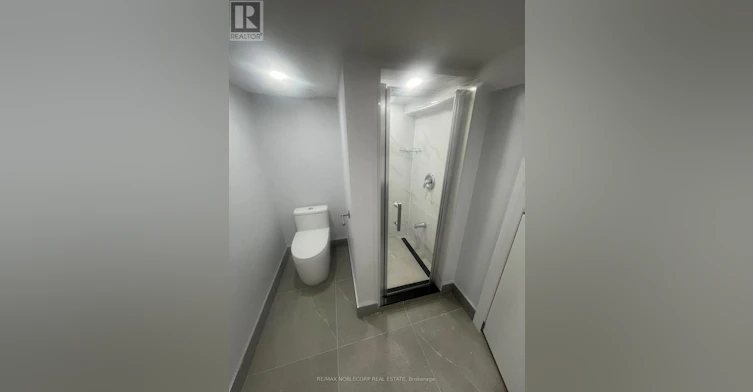 20 Payzac Avenue, Toronto, ON, M1E 2W7 - 9