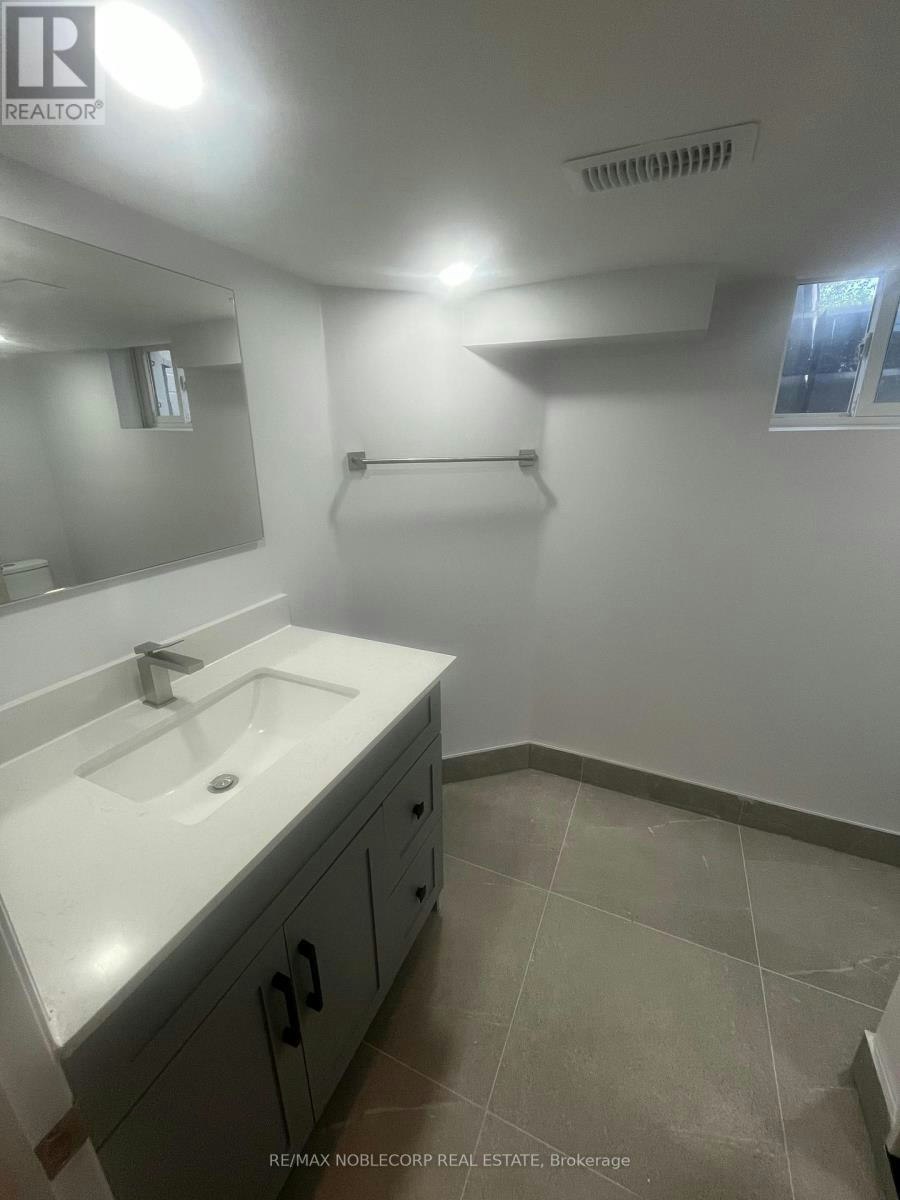 20 Payzac Avenue, Toronto, ON, M1E 2W7 - 7