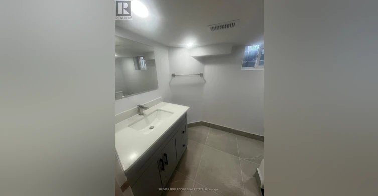 20 Payzac Avenue, Toronto, ON, M1E 2W7 - 7