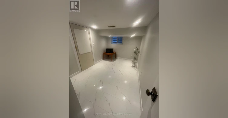 20 Payzac Avenue, Toronto, ON, M1E 2W7 - 6