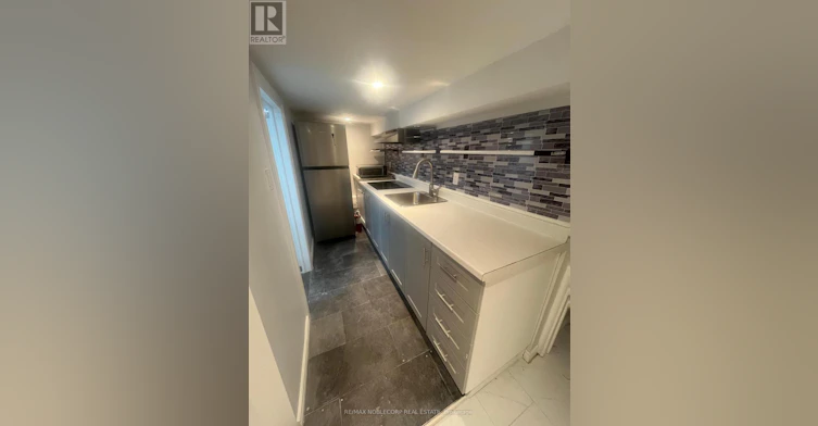 20 Payzac Avenue, Toronto, ON, M1E 2W7 - 3