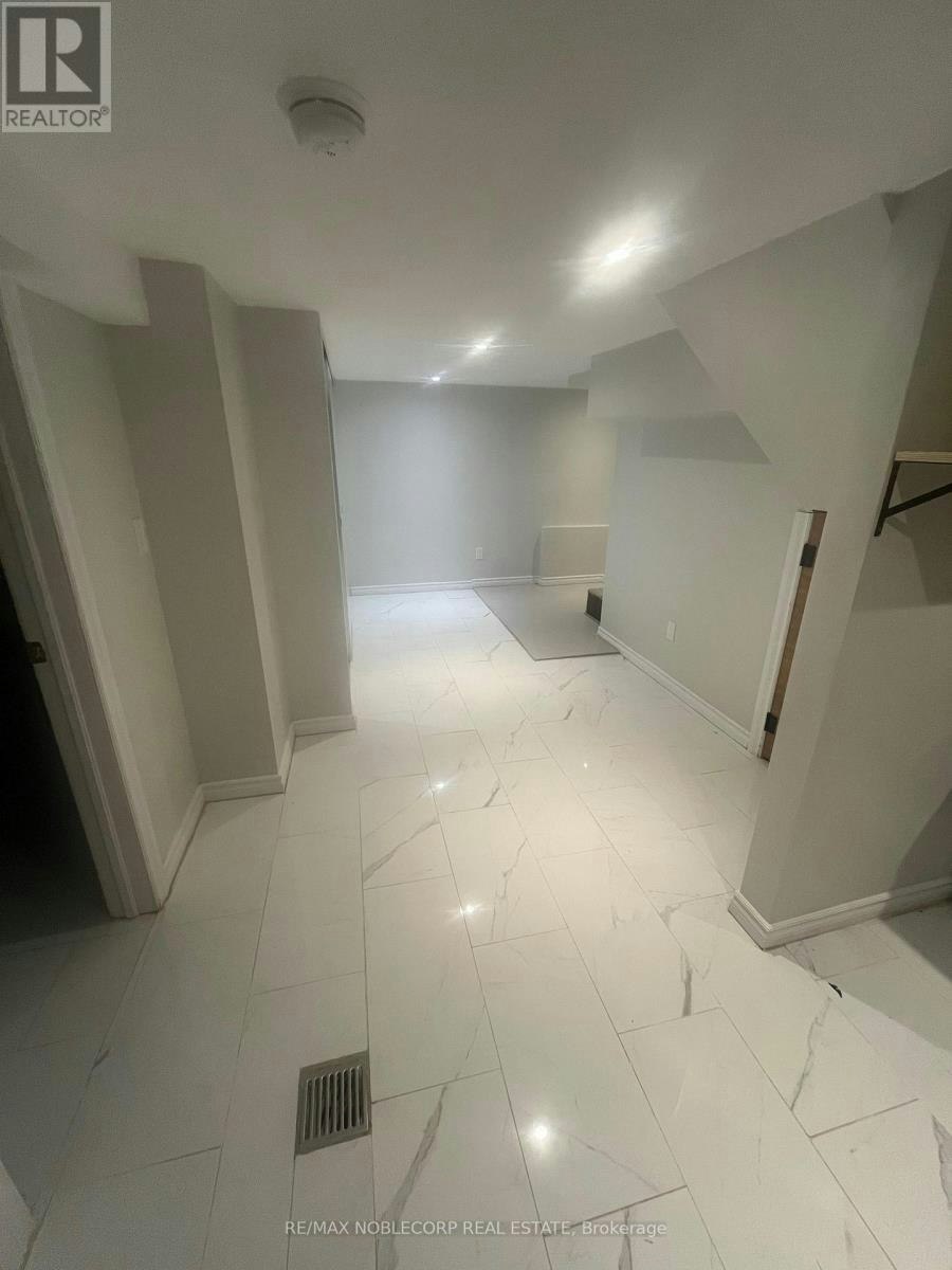 20 Payzac Avenue, Toronto, ON, M1E 2W7 - 5
