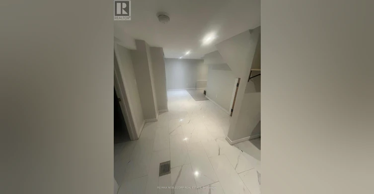 20 Payzac Avenue, Toronto, ON, M1E 2W7 - 5