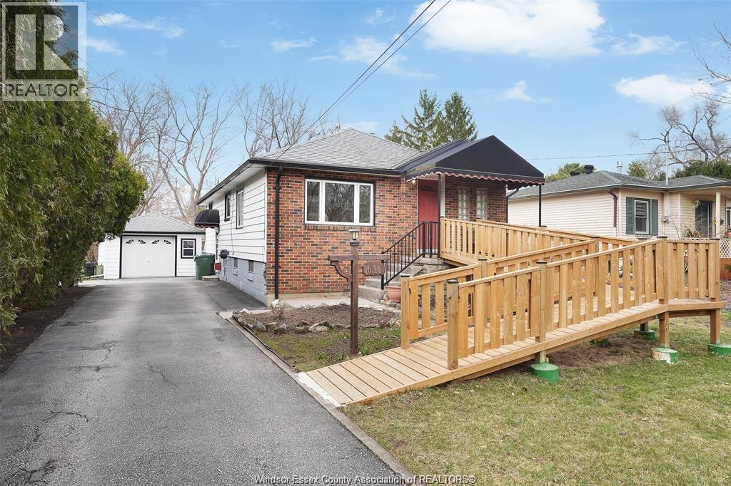 616 Ducharme Street, Windsor, ON, N9G 1K6