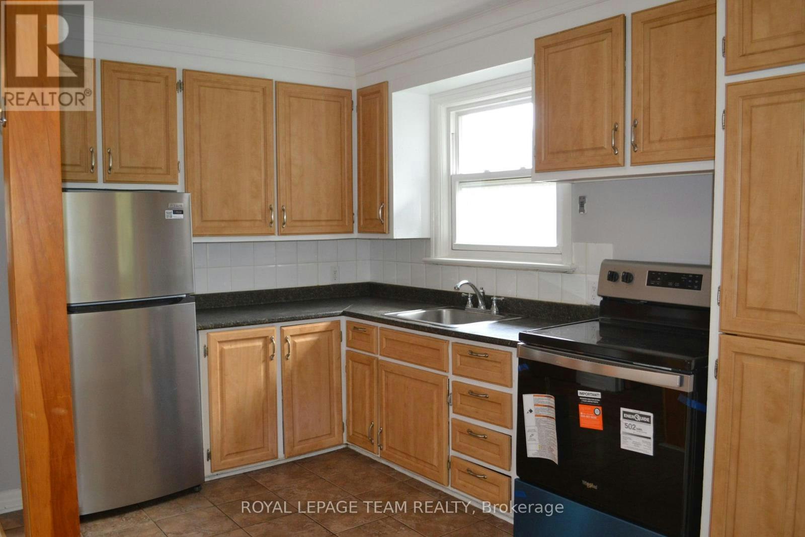 2-516 Athlone Avenue, Ottawa, ON, K1Z 5M8 - 4