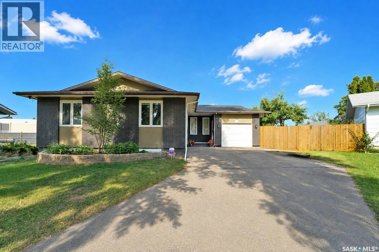 19 Barr Place, Saskatoon, SK, S7M 4G1