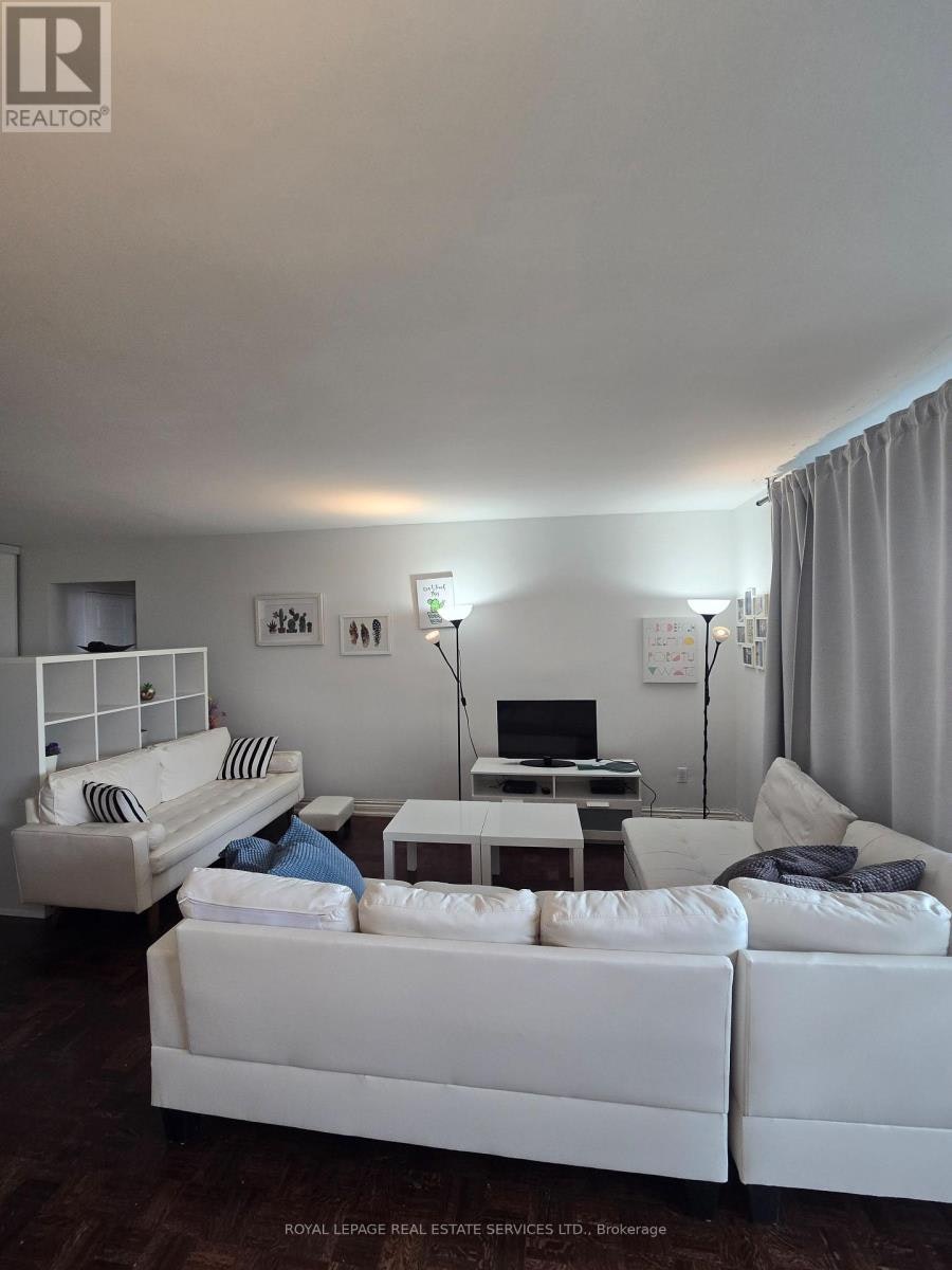 2614-1 Massey Square, Toronto, ON, M4C 5L4 - 3