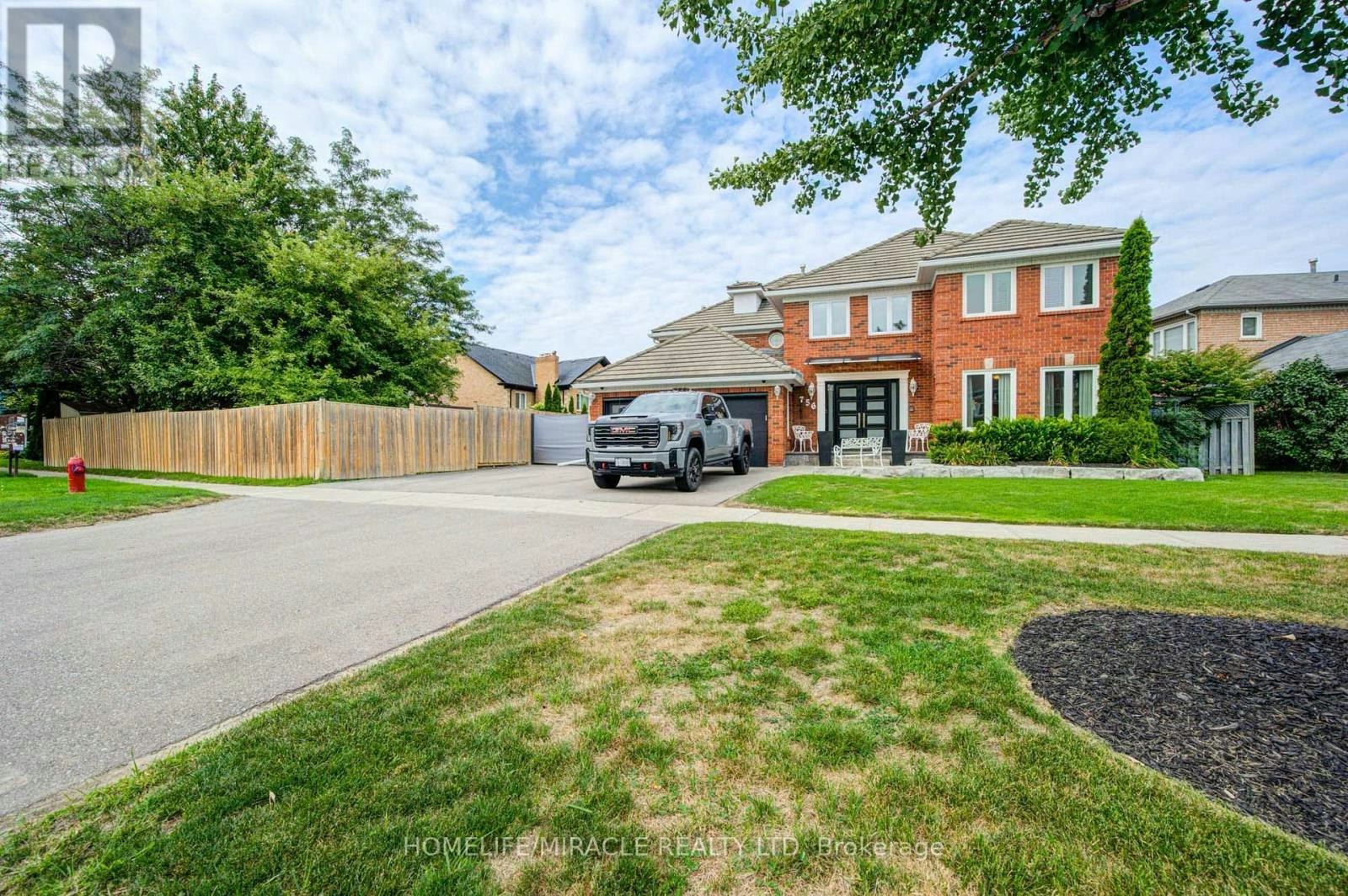 756 Kingsmere Avenue, Newmarket, ON, L3X 1K6