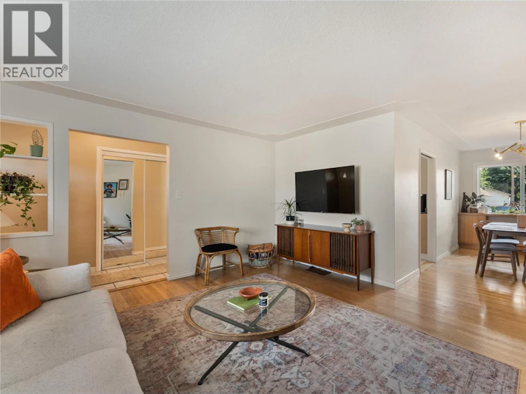 811 Martin Avenue, Kelowna, BC, V1Y 6V4 - 5