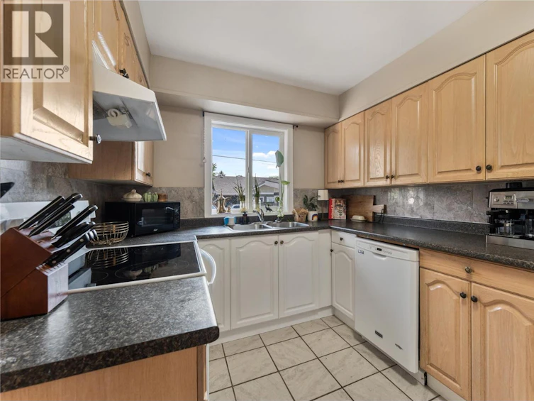 811 Martin Avenue, Kelowna, BC, V1Y 6V4 - 11