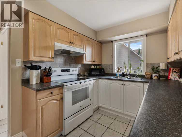 811 Martin Avenue, Kelowna, BC, V1Y 6V4 - 10