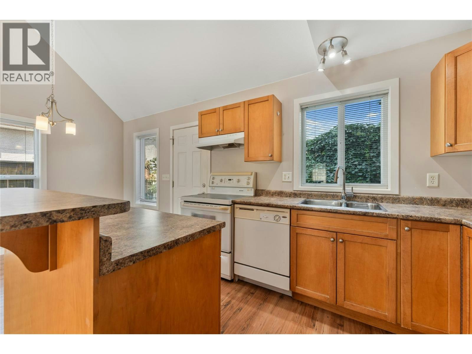 811 Martin Avenue, Kelowna, BC, V1Y 6V4 - 27